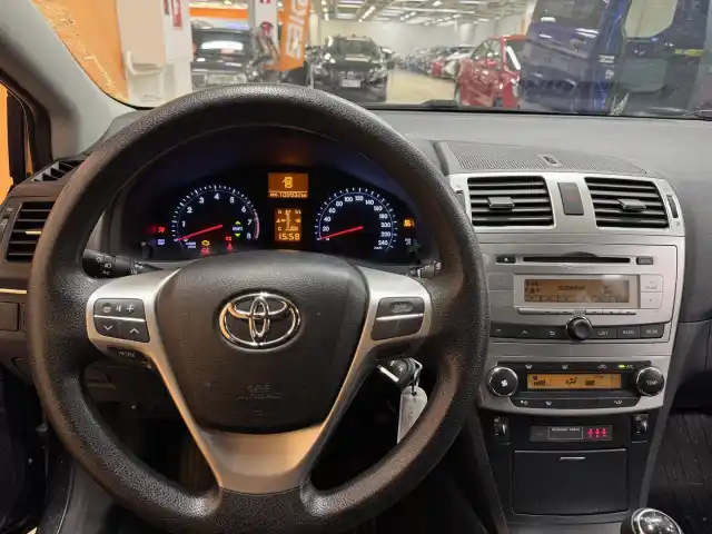 Musta Farmari, Toyota Avensis – ILR-765