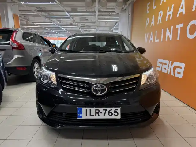 Musta Farmari, Toyota Avensis – ILR-765