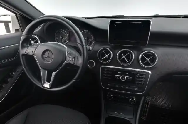 Valkoinen Viistoperä, Mercedes-Benz A – ILR-823