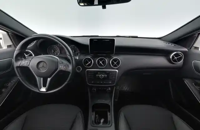 Valkoinen Viistoperä, Mercedes-Benz A – ILR-823