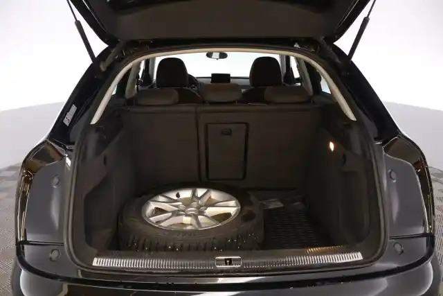 Musta Maastoauto, Audi Q3 – ILS-592