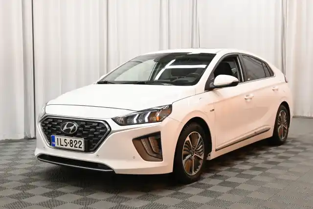 Valkoinen Viistoperä, Hyundai IONIQ PLUG-IN – ILS-822