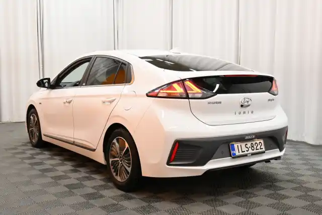 Valkoinen Viistoperä, Hyundai IONIQ PLUG-IN – ILS-822