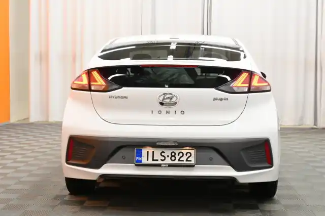 Valkoinen Viistoperä, Hyundai IONIQ PLUG-IN – ILS-822