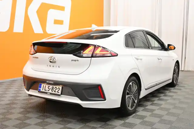 Valkoinen Viistoperä, Hyundai IONIQ PLUG-IN – ILS-822