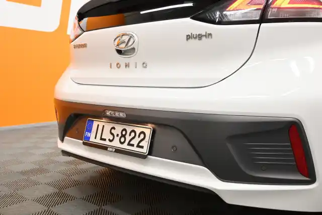 Valkoinen Viistoperä, Hyundai IONIQ PLUG-IN – ILS-822