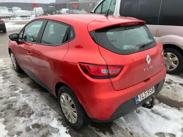 Punainen Viistoperä, Renault Clio – ILS-938