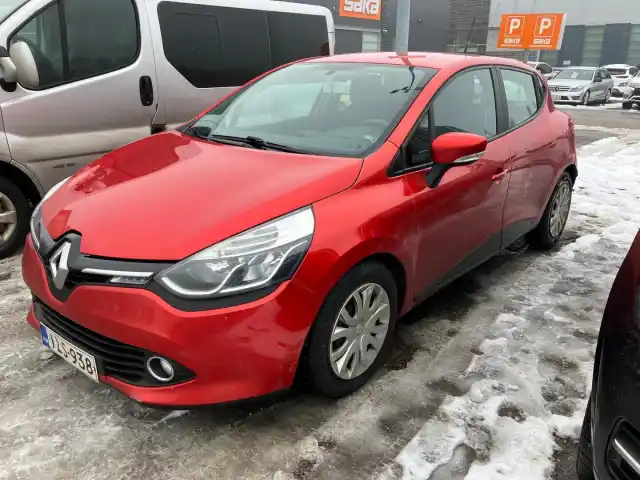 Punainen Viistoperä, Renault Clio – ILS-938