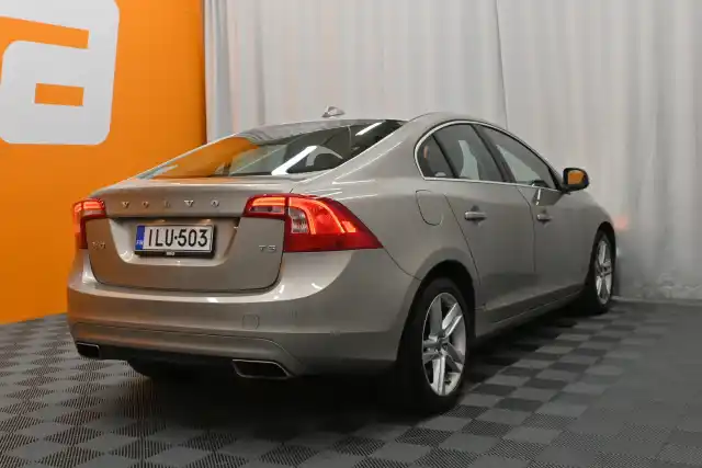 Ruskea Sedan, Volvo S60 – ILU-503