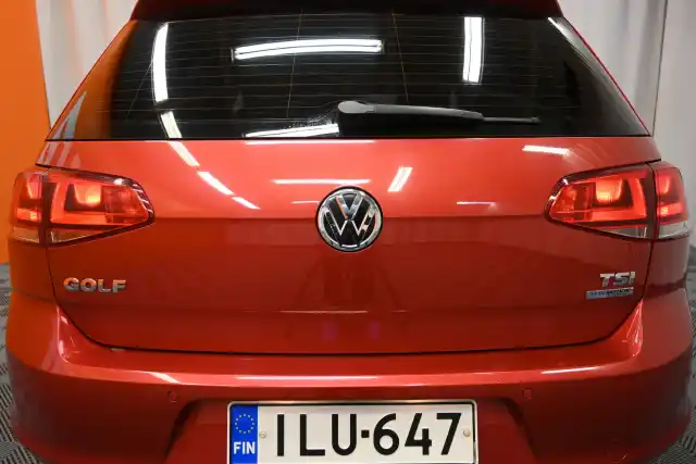 Punainen Viistoperä, Volkswagen Golf – ILU-647