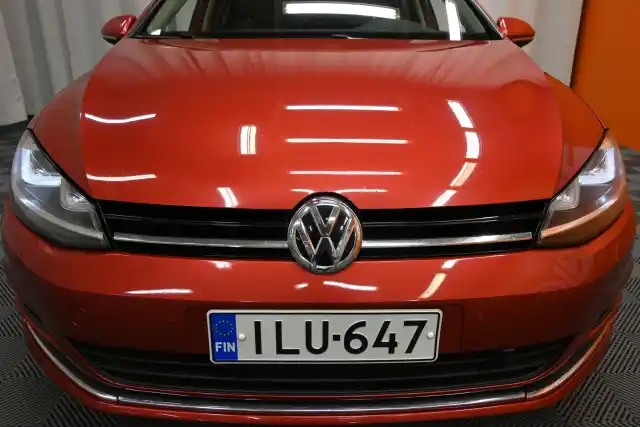 Punainen Viistoperä, Volkswagen Golf – ILU-647