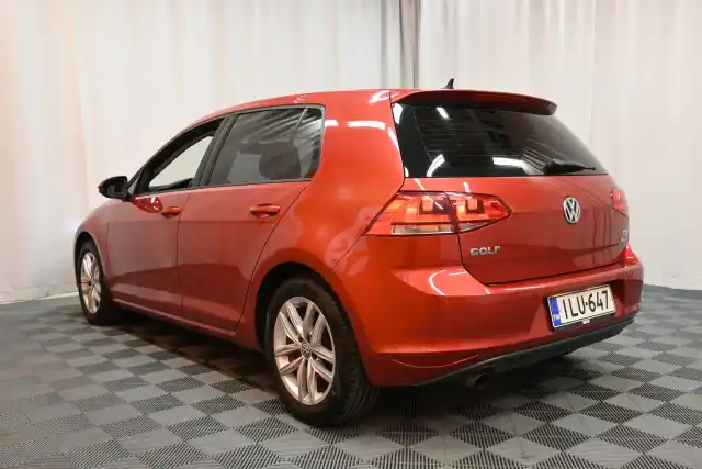 Punainen Viistoperä, Volkswagen Golf – ILU-647