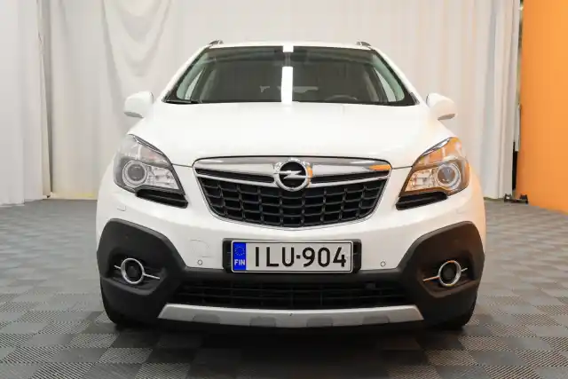 Valkoinen Maastoauto, Opel Mokka – ILU-904