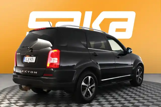 Musta Maastoauto, SsangYong Rexton – ILX-931