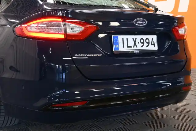 Sininen Viistoperä, Ford Mondeo – ILX-994