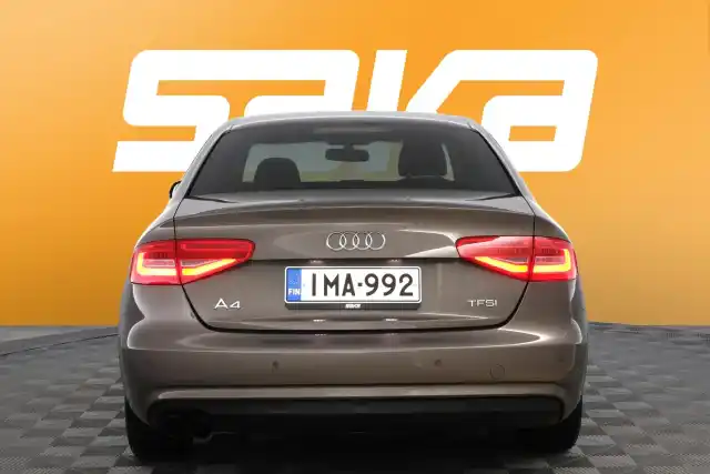 Harmaa Sedan, Audi A4 – IMA-992