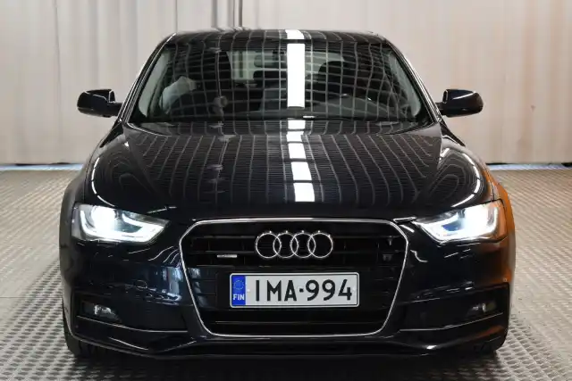 Sininen Sedan, Audi A4 – IMA-994