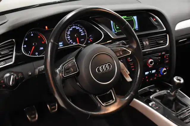 Sininen Sedan, Audi A4 – IMA-994