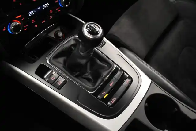 Sininen Sedan, Audi A4 – IMA-994