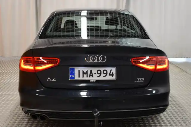 Sininen Sedan, Audi A4 – IMA-994