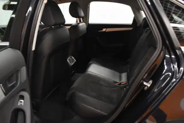 Sininen Sedan, Audi A4 – IMA-994