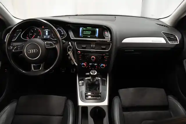 Sininen Sedan, Audi A4 – IMA-994