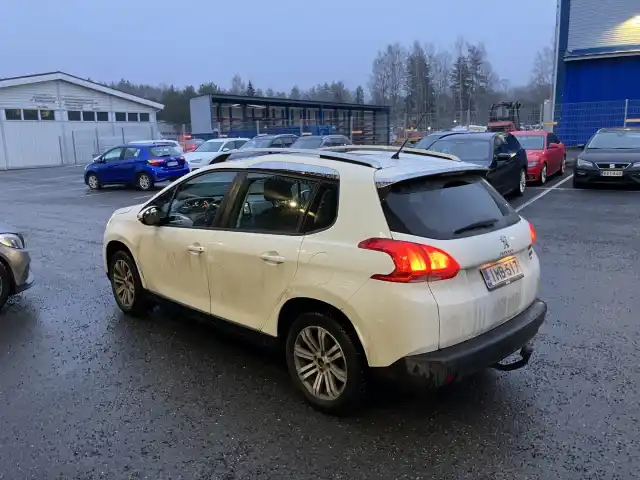 Valkoinen Viistoperä, Peugeot 2008 – IMB-517