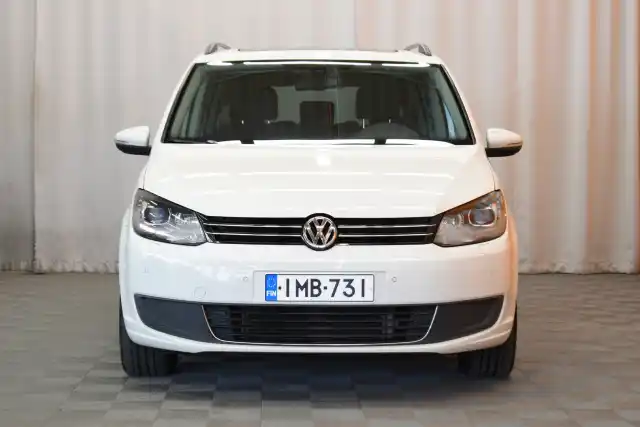 Valkoinen Tila-auto, Volkswagen Touran – IMB-731