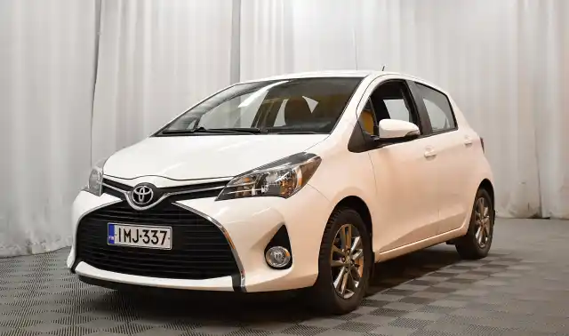 Valkoinen Viistoperä, Toyota Yaris – IMJ-337