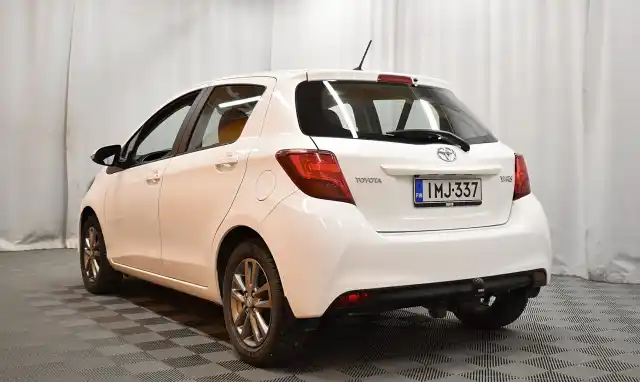 Valkoinen Viistoperä, Toyota Yaris – IMJ-337