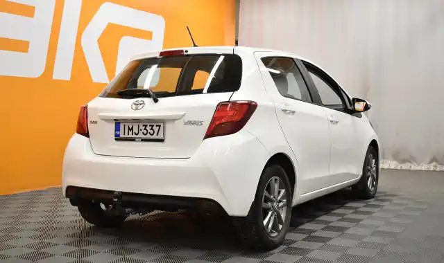 Valkoinen Viistoperä, Toyota Yaris – IMJ-337