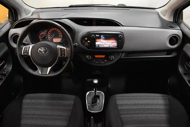 Valkoinen Viistoperä, Toyota Yaris – IMJ-337