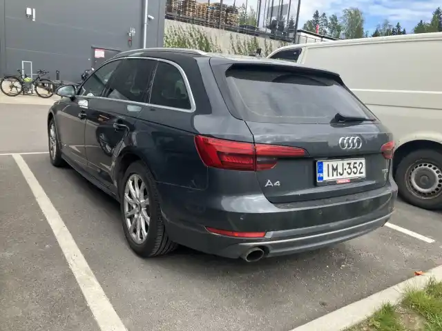 Vihreä Farmari, Audi A4 – IMJ-352
