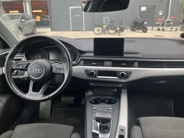 Vihreä Farmari, Audi A4 – IMJ-352