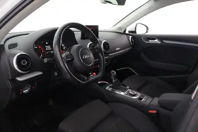Valkoinen Sedan, Audi A3 – IMJ-374