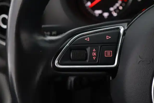 Valkoinen Sedan, Audi A3 – IMJ-374