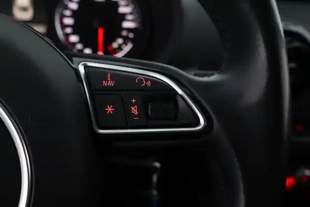Valkoinen Sedan, Audi A3 – IMJ-374