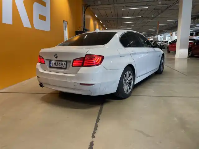 Valkoinen Sedan, BMW 518 – IMJ-497