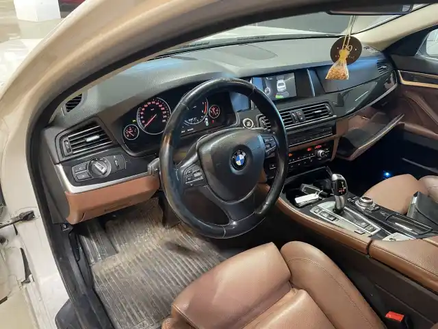 Valkoinen Sedan, BMW 518 – IMJ-497