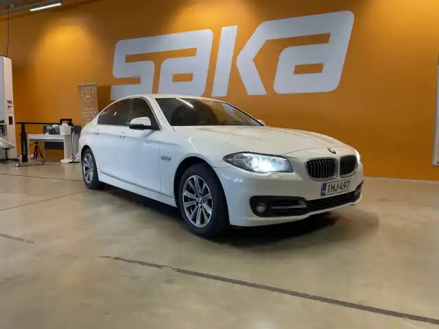 Valkoinen Sedan, BMW 518 – IMJ-497