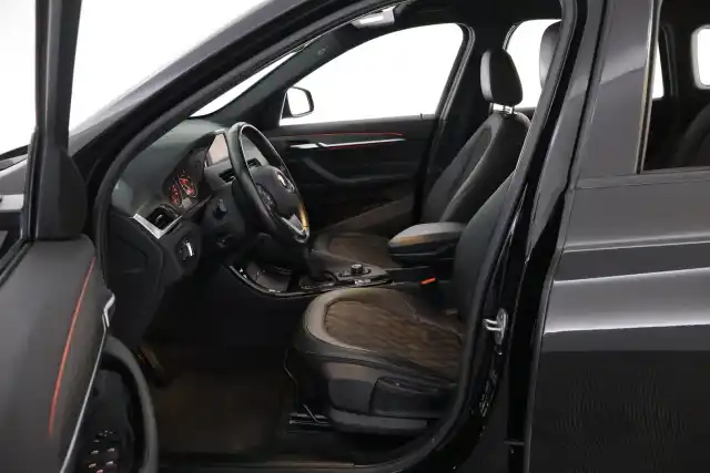 Musta Maastoauto, BMW X1 – IMJ-502