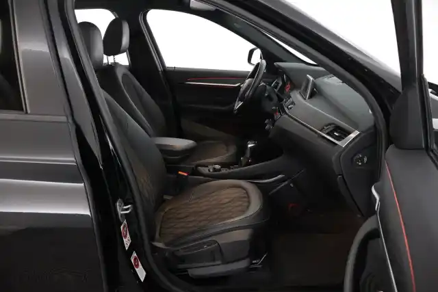 Musta Maastoauto, BMW X1 – IMJ-502