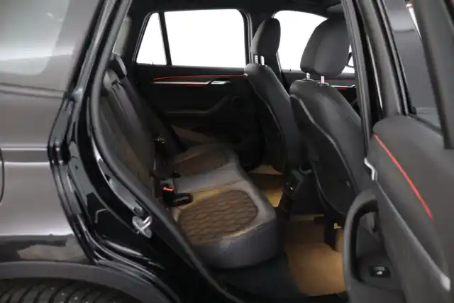 Musta Maastoauto, BMW X1 – IMJ-502