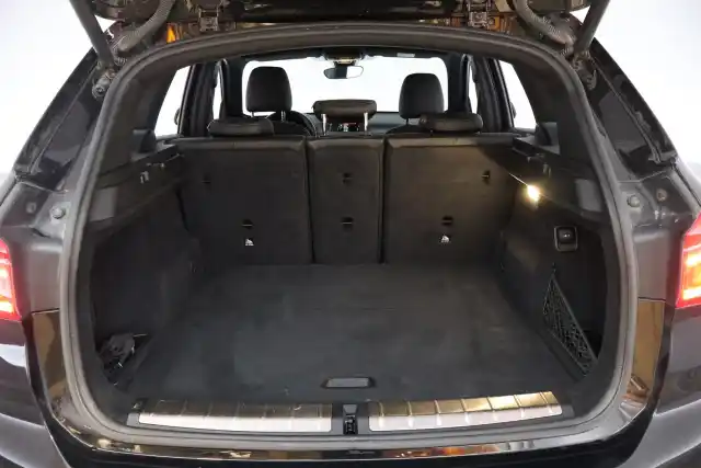 Musta Maastoauto, BMW X1 – IMJ-502