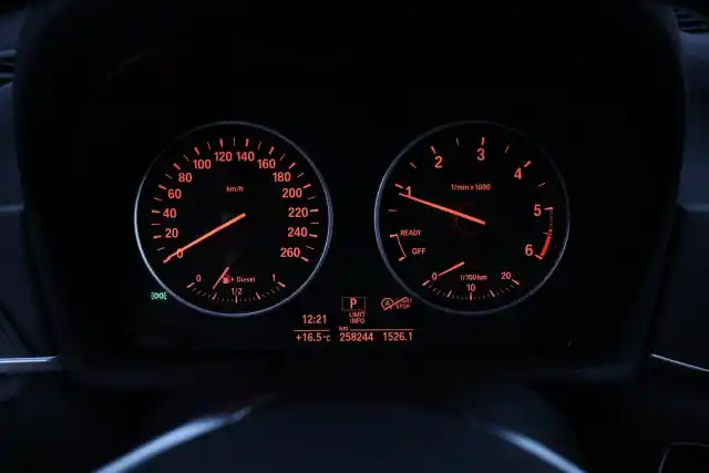 Musta Maastoauto, BMW X1 – IMJ-502
