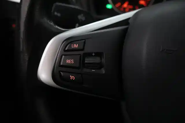 Musta Maastoauto, BMW X1 – IMJ-502