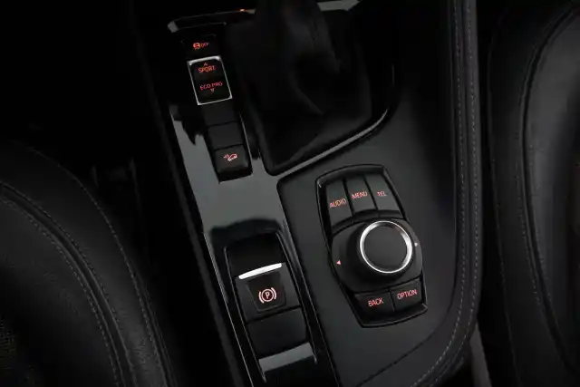 Musta Maastoauto, BMW X1 – IMJ-502