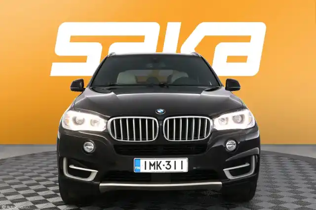 Ruskea Maastoauto, BMW X5 – IMK-311