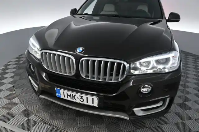 Ruskea Maastoauto, BMW X5 – IMK-311