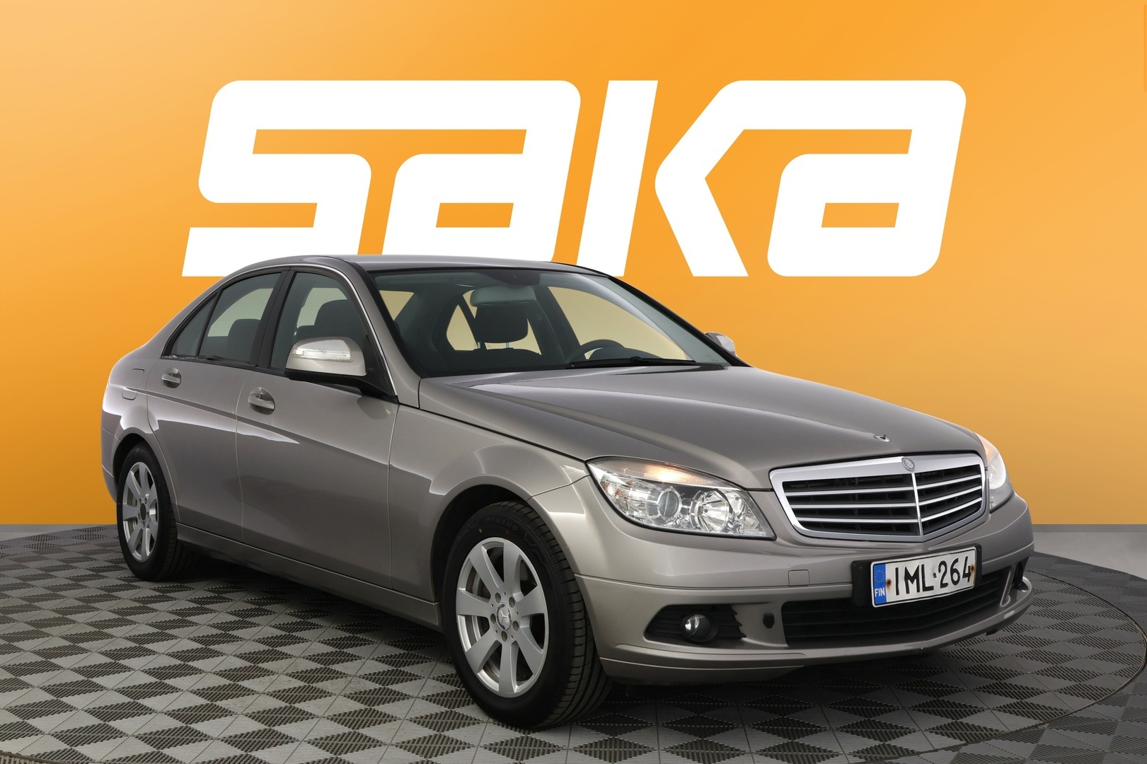 Ruskea Sedan, Mercedes-Benz C – IML-264